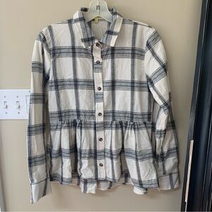 Love Notes Plaid Shirt Women’s L black & cream plaid ruffle botton Peplum